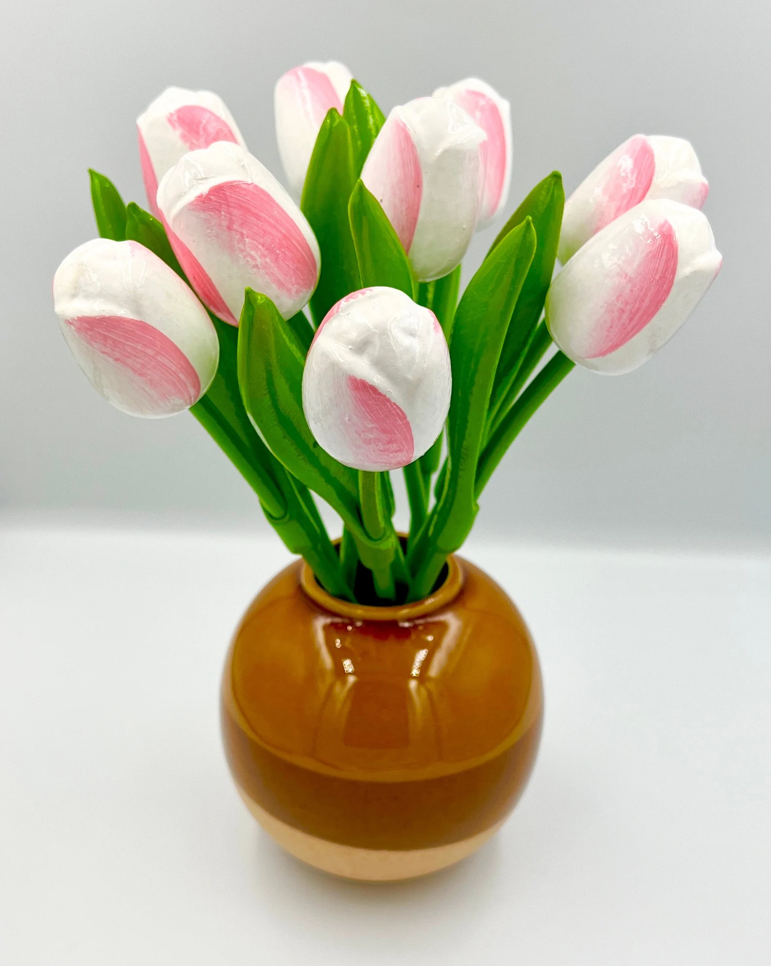 9 Holztulpen, weiß-pink, 34 cm hoch, Tulpenstrauß, im Holländischen Stil, handbemalt